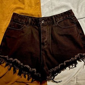 Shri high waisted shorts